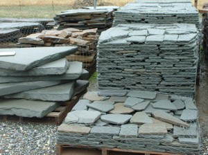 Phot of Pennsylvania Tumble Patio and Large Garden Steppers Tumbled natural random shaped limestone. Natural stone stone by Rolleri Landscape Products. ls-0002.jpg - 50162 Bytes